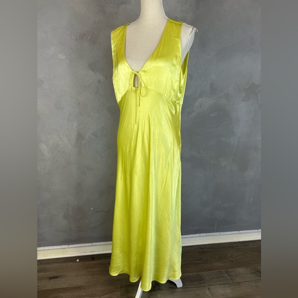 Rails Cindi Sleeveless Satin V Neck Midi Dress - Picture 4 of 6